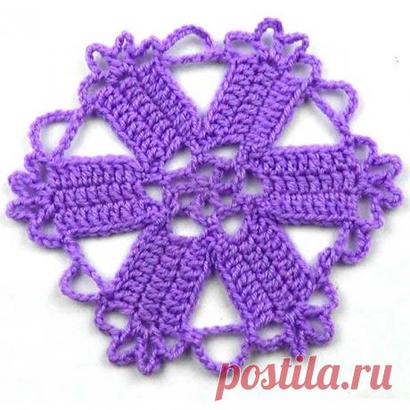 Цветочный мотив с плотными лепестками