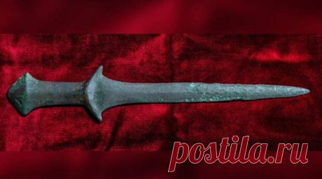 Студентка-археолог обнаружила один из самых древних мечей в мире. Возраст артефакта - 5000 лет - Новости Америки на русском языке - медиаплатформа МирТесен Студентка обнаружила меч, которому 5000 лет. Уже было официально подтверждено, что данный артефакт – один из самых старинных мечей, найденных когда-либо за всю историю археологии. Студентка-археолог с острым зрением обнаружила кое-что потрясающее, когда посетила музей. CNN сообщает, что Виттория...