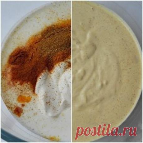 Настоящий соус для шавермы/шаурмы.
Наверно, нет такого человека, который бы не пробовал шаверму (или различные её разновидности), ну, хотя бы раз в жизни. Помните начало 2000-х годов? Ларьки и палатки, группировавшиеся около каждой станции метро, от которых шел сильный запах жареного мяса и специй? Так вот, для сомневающихся: домашняя шаверма – это потрясающе вкусное блюдо, которое не идет ни в какое сравнение с небезопасным для здоровья «ларечным» аналогом. Рецепт этого с...