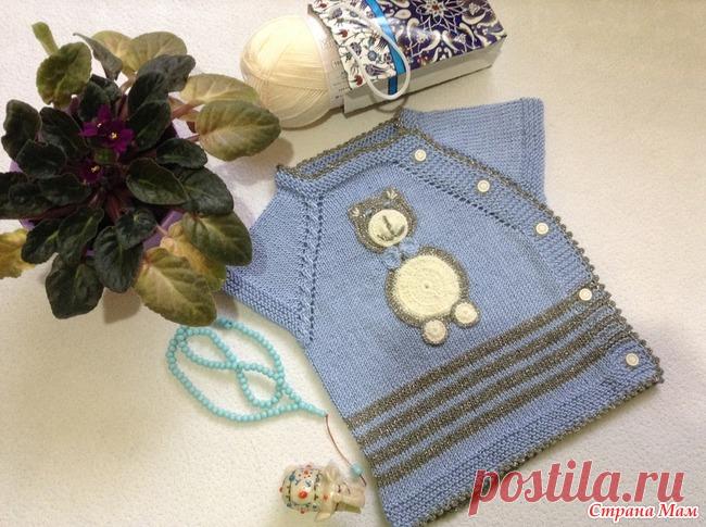 Интересная детская безрукавочка, с боковой застежкой Всем доброго дня!!!  Сегодня хочу показать вам детскую модельку безрукавочки, которая подойдет как для девочек, так и для мальчиков Вяжется легко и быстро.