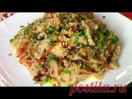 Жареная рисовая лапша с индейкой и овощами за 20 минут.