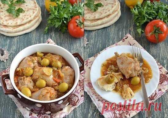 Я очень люблю эту курицу.....оливки придают ей такой замечательный аромат и вкус....соус просто ложкой можно есть, а лучше хлебушек в него помакать))))).....Попробуйте и вы - уверена, вам понравится!!!
Ингредиенты:
10 куриных голеней (у меня были небольшие совсем)
3 свежих помидора (или в собственном соку)
2 луковицы
3-4 зубчика чеснока
оливки (у меня как всегда - с лимоном)
зелень
масло для жарки
Приготовление:
Обжарить голени по 2 минуты с каждой стороны. Выложить в миск...