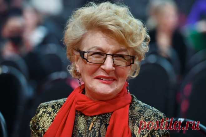 Режиссер Светлана Дружинина высказалась о поведении Смольянинова. Дружинина считает, что фамилии таких, как Смольянинов, надо убирать из титров фильмов.