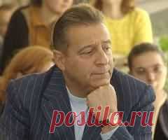 Сегодня 01 декабря в 1945 году родился(ась) Геннадий Хазанов