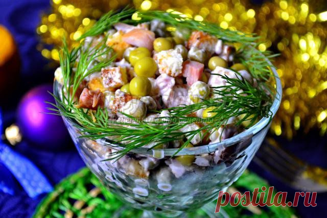 Салат из копченых окорочков и сухариков. Рецепт с пошаговыми фото