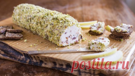Сырная закуска. Это очень вкусно! На фуршет или праздничный стол хочу предложить вам сделать эту оригинальную, аппетитную и нереально вкусную закуску из сыра с самыми разными добавками. Чудесная идея, которую стоит запомнить! Описание приготовления: Очень простой способ, как приготовить сырную