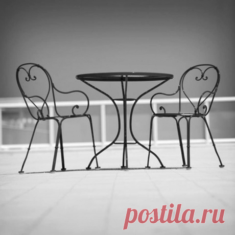 2 стула и столик
