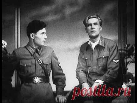 ИСТРЕБИТЕЛИ 1939 Марк Бернес Учились два товарища в одном летном училище, и были они - не разлей вода, но синие глаза девушки Вари разлучили друзей. Мудрый командир поручил им совместную...
