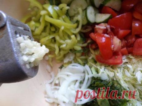 Овощной салатик с сухариками / Овощные салаты / TVCook: пошаговые рецепты с фото