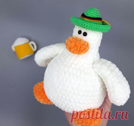 Плюшевый баварский гусь
