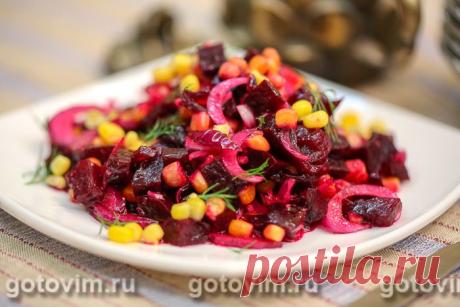 Салат из свеклы, кукурузы и лука. Рецепт с фото Овощной салат из свеклы с кукурузой готовится очень быстро. Для остроты добавьте сладкий салатный лук и зубчик чеснока. Для заправки салата подойдет ароматное растительное масло - оливковое или подсолнечное. Вместо свежей петрушки в салат можно добавить любую зелень по вкусу.


