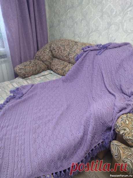 Сказ о том, как я творила свой первый плед..... | Вязание спицами аксессуаров Дорогие мои вязалочки. С большим удовольствием готова поделиться с вами впечатлениями от вязания первого в своей жизни пледа. Это мое первое описание так что не судите строго.Вяжу я с 5 лет и много чего перевязала. И вот накануне 2021 года душа захотела чего-то масштабного. Так я пришла к...