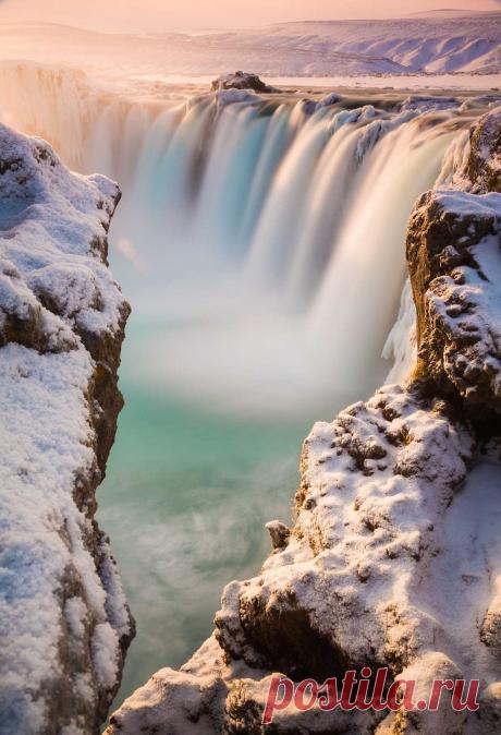 theencompassingworld:
“Godafoss, Iceland | by Ed Graham
”