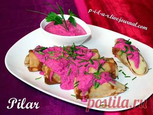 Блины с картофельной начинкой и свекольно-селёдочным соусом