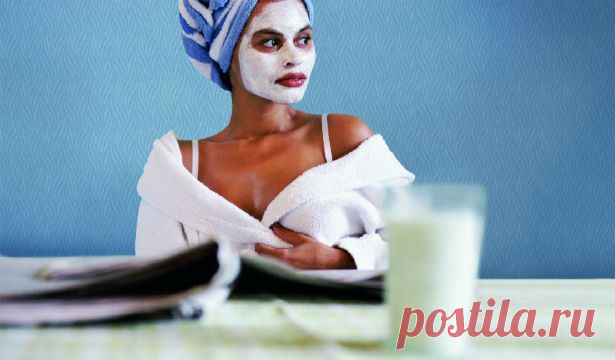 Как с помощью молока ухаживать за кожей | Домохозяйки
Молоко - очень ценный и полезный продукт для здоровья и жизнедеятельности всего организма, так как содержит массу уникальных компонентов. Неудивительно, что в последние годы его активно начали применять и в косметологии.
Мы выбрали для вас самые полезные варианты, рецепты и секреты, как  помощью молока сохранить красоту и продлить молодость кожи.