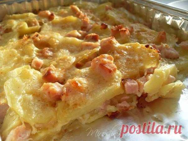 Картофель с сыром и карбонадом 


ПРИГОТОВЬТЕ ЭТУ ВКУСНЯТИНУ К УЖИНУ — КАРТОФЕЛЬ ЗАПЕЧЕННЫЙ С СЫРОМ И КАРБОНАДОМ!
Ингредиенты:
карбонад (ветчина,любое подкопченное мясо)

7-8 средних картофелинсыр (кол-во карбонада и сыра на вкус)1…