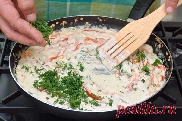 Куриное филе в сливках с перцем.