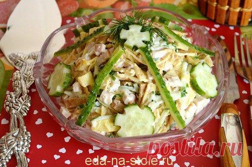 Салат с копченой курицей | Еда на столе