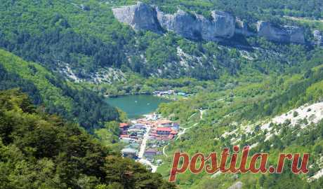 Озеро Мангуп в Крыму, где снимали фильм Подземелье ведьм. По пути в Бахчисарай | ТУРИСТ.ТОЧКА | Яндекс Дзен