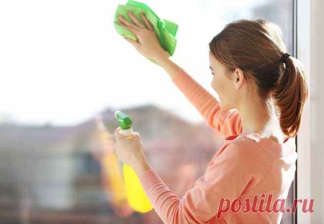 Чем помыть окна без разводов? Лайфхак для хозяек. Необычный способ мытья окон, который я хотел Вам представить, - это мыть их ... обычным черным чаем! Чай на стёклах не оставляет ни грязи, ни разводов.