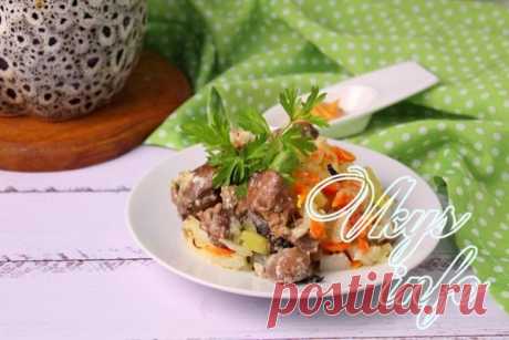 Картошка с куриной печенью и желудочками в горшочках