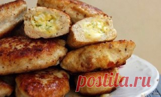 ​Котлеты с очень вкусной начинкой Ингредиенты:Для фарша:
500 г куриного фарша 1 луковица 1-2 зубчика чеснока хлеб (по вкусу) 1 яйцо соль, перецДля начинки:
100-150 г сыра натереть на мелкой терке 2 вареных яйца натереть на мелкой терке петрушку и укроп мелко нарезать 2 ст. ложки сливочного масла комнатной температуры...