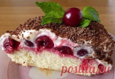 Вишневый пирог со сливками