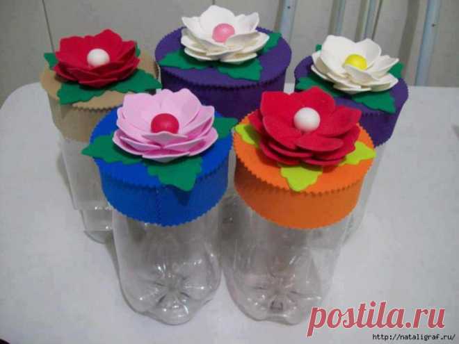 Из пластиковой упаковки