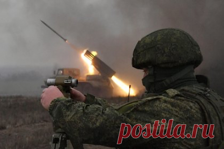 Минобороны заявило об уничтожении американской гаубицы Paladin в ДНР. Российские военные уничтожили в Донецкой народной республике артиллерийскую систему М109 Paladin, которая производится в США. Об этом журналистам сообщили в Минобороны. По данным оборонного ведомства, гаубицы М777 и М109 Paladin были уничтожены в районах населенных пунктов Лозовое и Песчаное.