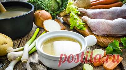 Врач Хакимова рассказала о пользе куриного бульона при простуде. Терапевт клиники CMD Свердловский ФБУН ЦНИИ эпидемиологии Роспотребнадзора Анна Хакимова рассказала, что куриный бульон помогает бороться с обезвоживанием, а также содержит вещества, которые поддерживают иммунитет и подавляют воспаление при простуде. Читать далее