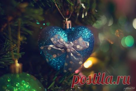 Поздравляю с наступающим новым годом! Желаю, что бы в новом году исполнились все, даже самые маленькие, мечты! Чтобы стало больше тепла, открылось больше возможностей, появились невероятные перспективы, горел огонь в домашнем очаге, играла улыбка на лицах любимых! Пусть сбудется самое заветное!