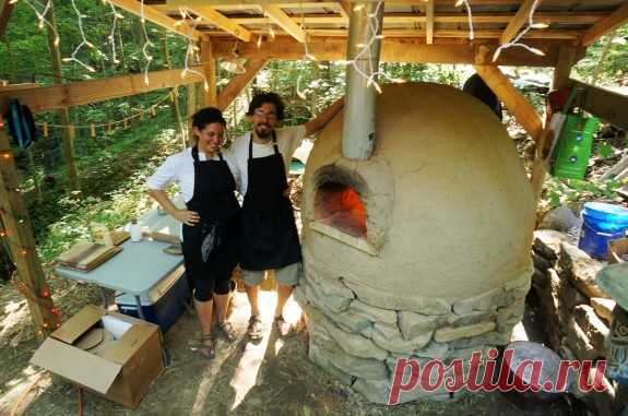 Build Your Own $20 Outdoor Cob Pizza Oven | The Year of Mud Learn how to build your own outdoor, wood fired cob oven for $20 -- amazing for great homemade pizza and bread!