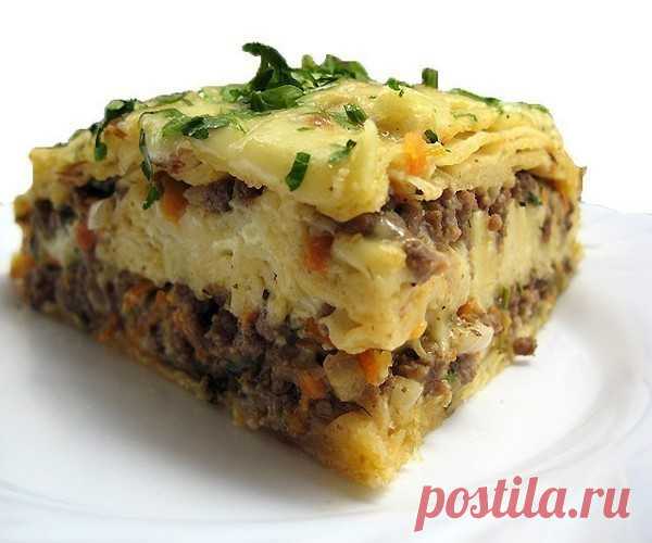 Мясной пирог из тонкого лаваша 
 Быстрый пирог из лаваша (и тесто ставить не надо!) 
 
Пирог получается сочный и вкусный-вкусный
Ингредиенты:
• Лаваш тонкий
• Мясо (Любое..или фарш) — 400 г
• Морковь — 1 шт
• Лук репчатый
• Зелень
• Кефир — 1,5 стак. 
 Яйцо — 1 шт
• Сыр (твердый) — 200 г
 
Перемалываем мясо на комбайне..или пропускаем через мясорубку, обжариваем
фарш
Остывший фарш смешиваем с зеленью и тертым сыром 
Форму выкладываем лавашем. Выкладываем лаваш с нахлестом ...