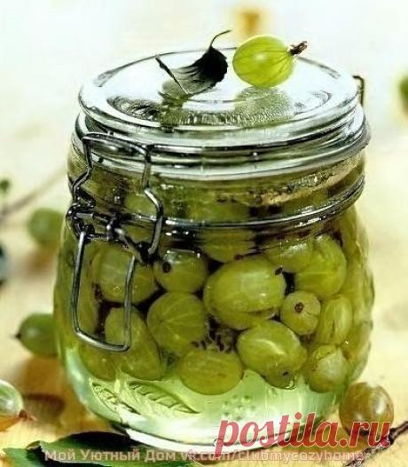 САМОЕ ВКУСНОЕ ВАРЕНЬЕ - 7 ЛУЧШИХ РЕЦЕПТОВ

1. Царское варенье из крыжовника

Ингредиенты:
Крупный зеленый недозрелый крыжовник - 5 стаканов,
Сахар - 1 кг,
Вишневый лист - 2 стакана,
Вода - 3 стакана,
Чищенный грецкий орех - 2 стакана

Способ приготовления:
Ягоды крыжовника освободить от плодоножек, "цветков", аккуратно надрезать и извлечь из ник мякоть с косточками, стараясь сохранить целостность ягоды. 1 стакан вишневого листа залить водой, довести до кипения и варить на ...