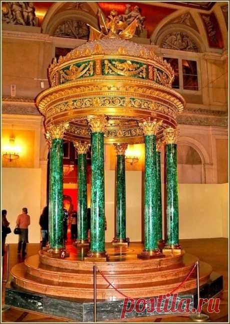 Малахитовая ротонда