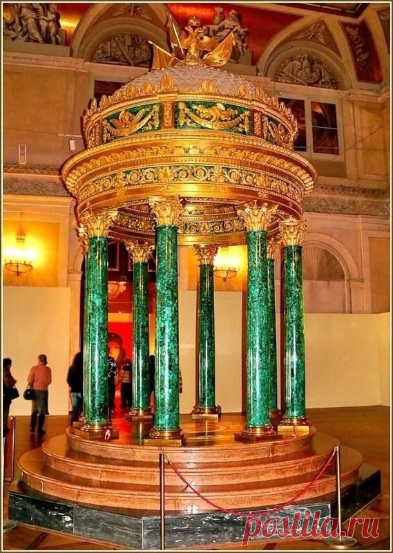 Малахитовая ротонда