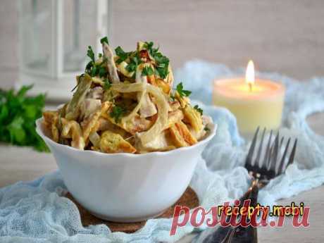 Салат «Министерский»

✅Ингредиенты
▫ яйца - 4 шт;
▫ мясо (свинина или говядина) - 400 г;
▫ лук - 2 шт;
▫ огурцы соленые 2-3 шт;
▫ майонез - 2 ст. ложки;
▫ соль - 0,5 ч. ложки;
▫ перец черный молотый - 1 щепотка;
▫ вода - 1 ст. ложка;
▫ растительное масло - 2 ст. ложки.
