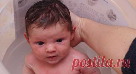 Передается ли псориаз детям от родителей и других людей? Если один из родителей болен, то есть риск того, что в будущем у их чада также будет псориаз.