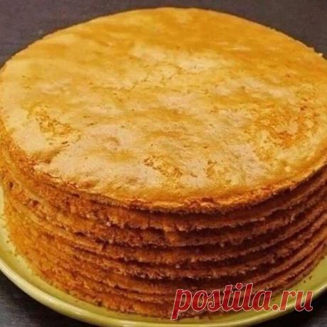 Как быстро приготовить коржи для торта 

Приготовление:
Коржи для торта в количестве девять - десять штук можно приготовить всего за пол часа. Затем взбить или сварить крем, промазать коржи и получится вкуснейший торт. Рецепт приготовления коржей предлагаем ниже...
Итак, нам нужны такие продукты: двести грамм сметаны и одна чайная ложечка соды пищевой, плюс двести грамм сахарного песка и три стакана муки.
Как готовить тесто для коржей: сметана перекладывается в емкос...