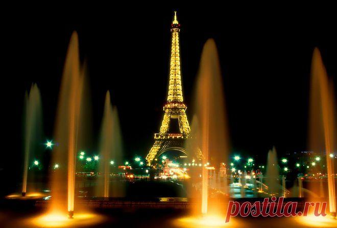 все знаменитые достопримечательности 
французской столицы, эйфелева башня, 
Лувр, Нотр-Дам де Пари, Пантеон, Музей 
Орсей и многое другое есть возможность масштабировать изображение