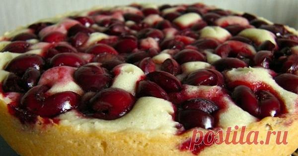 быстрый пирог с вишней на кефире. Пальчики оближешь! Вкуснотища необыкновенная! Все секреты приготовления! Десерт, который заслуживает высших похвал: | Узнал сам - расскажи другому.