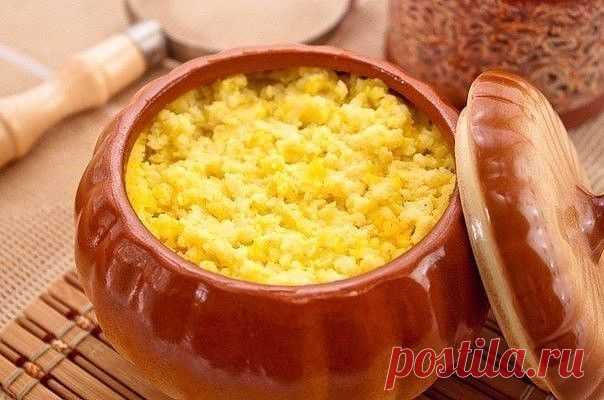 ПШЕННАЯ КАША С ТЫКВОЙ !!!  **На 5-6горшочков. *Пшено 300г -промой в теп/воде, тыква 500г -кубик, молоко 1л -до кипения. *В кипящ/молоко: тыква -вари 5мин, затем пшено, соль -на мал/огне, под крышкой 10мин. *Кашу переложи в горшочки, и по кусочку слив/масла, под крышку. *В духовку на 30мин, при 180 . *Подача: сахар, изюм, кураг, чернослив, цукаты и т.п.