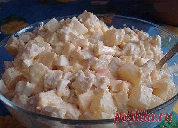 Салат с ананасами и курицей
Ингредиенты:
Консервированные ананасы (1 банка)
Яйца (4 шт.)
Куриное филе (500 г)
Сыр (100 г)
Майонез
Приготовление:
Отварить куриное филе, нарезать кубиками.
Отварить яйца, нарезать кубиками.
Измельчить ананасы.
Натереть сыр на крупной терке.
Перемешать подготовленные ингредиенты, заправить майонезом.
Приятного аппетита