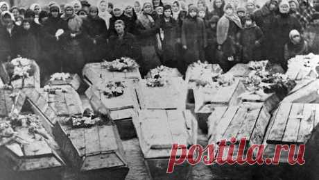 ФСБ рассекретила данные о расправе над членами &quot;Молодой гвардии&quot; в 1943 году. Федеральная служба безопасности (ФСБ) России решила обнародовать копии протоколов допросов немецких жандармов, расправившихся над участниками комсомольской организации &quot;Молодая гвардия&quot; в Краснодоне. Об этом сообщает ТАСС. В ...