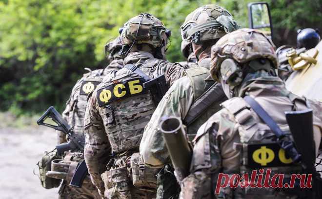 Агент СБУ прятал самодельную бомбу на кладбище в Севастополе. Агент СБУ, задержанный в Крыму за изготовление бомбы, признался, что спрятал взрывное устройство на одном из кладбищ в Севастополе.