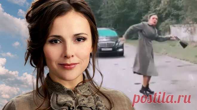 Это видео с танцем-импровизацией от актрисы Елены Пановой на съемках сериала "Шифр". Великий литератор Марк Твен как-то сказал: «Танцуй так, словно тебя никто не видит». Елена Панова выполнила его завет без стеснения и с настроением. Кажется, что этот танец простой, а смотреть его хочется снова и снова.