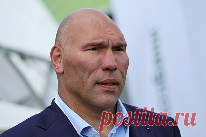 Валуев отреагировал на желание Усика стать президентом Украины. Депутат Госдумы, бывший чемпион мира по боксу Николай Валуев отреагировал на желание украинца Александра Усика стать президентом Украины. Валуев заявил, что, если президент США Джо Байден захочет, то вся нынешняя власть Украины будет состоять из боксеров. «Звоните сонному Джо», — посчитал он.