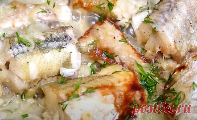 Так вкусно и быстро рыбу я ещё не готовила. Сочный минтай на сковороде Минтай считается весьма бюджетной рыбой, которая подходит для повседневной готовки. При этом рыба не только вкусная, но и полезная. Не все знают о том, что в минтае содержится дневная норма йода для человека, а также больше дневной нормы кобальта и хрома. Напомним, что йод необходим для правильной работы щитовидной железы. Кроме того, минтай способствует снижению […]