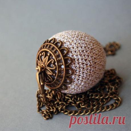 RESERVADO para Agnieszka VENTA 20% minimalista estilo boho OFF colgante crochet blanco y oro