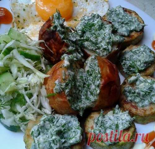 Запечённый молодой картофель.